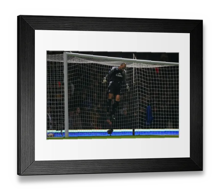 Framed Print : Tim Howard's Focus: Everton's Goalkeeper Prepares for Battle against West Ham United in Carling Cup Quarterfinal, December 2007 Framed Print : Tim Howard's Focus: Everton's Goalkeeper Prepares for Battle against West Ham United in Carling Cup Quarterfinal, December 2007