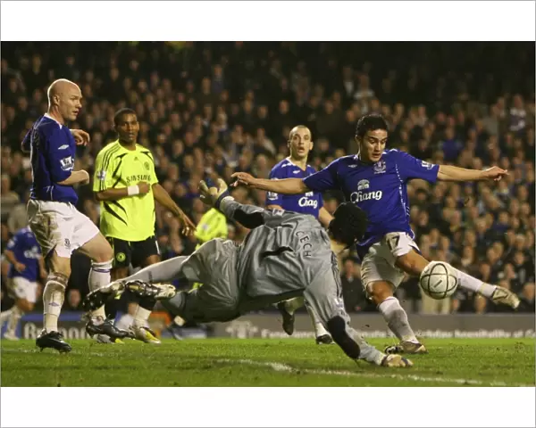 Football - Everton v Chelsea - Carling Cup Semi Final Second Leg - Goodison Park - 07  /  08 - 23  /  1  /  08 Chelseas Petr Cech (C) in action with Evertons Tim Cahill (R) Mandatory Credit: Action Images  / 