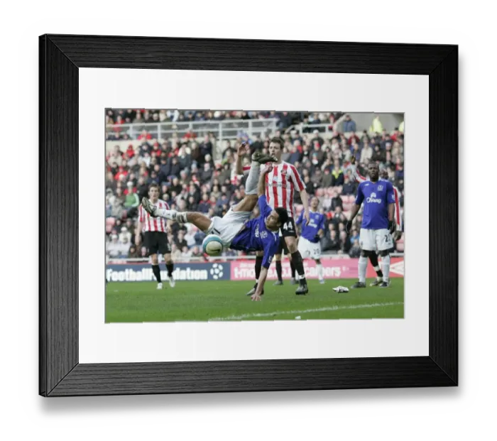 Framed Print : Tim Cahill's Thunderous Shot for Everton vs Sunderland (07 / 08 Season) Framed Print : Tim Cahill's Thunderous Shot for Everton vs Sunderland (07 / 08 Season)