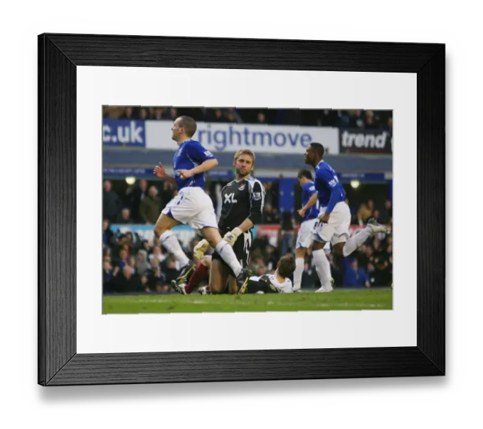Framed Print : Dejected Robert Green: Everton's First Goal against West Ham (07 / 08) Framed Print : Dejected Robert Green: Everton's First Goal against West Ham (07 / 08)