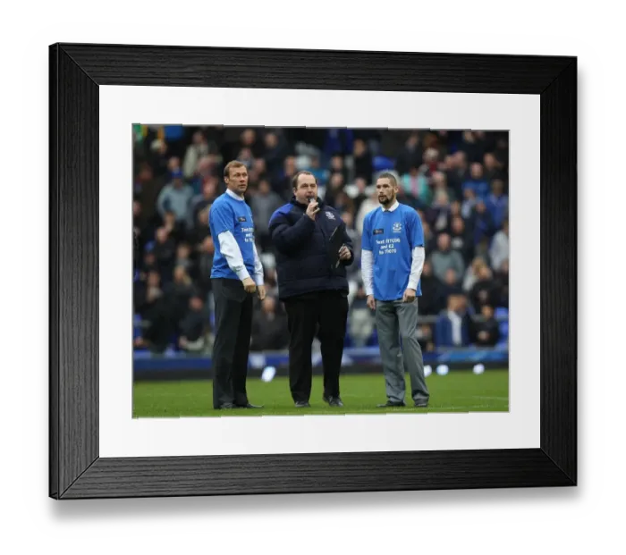 Framed Print : Barclays Premier League - Everton v Sunderland - Goodison Park Framed Print : Barclays Premier League - Everton v Sunderland - Goodison Park