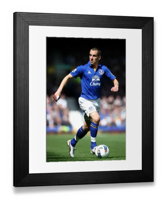 Framed Print : Everton's Leon Osman in Action: Thrilling Moments from Everton vs Newcastle United (13 May 2012, Goodison Park) Framed Print : Everton's Leon Osman in Action: Thrilling Moments from Everton vs Newcastle United (13 May 2012, Goodison Park)