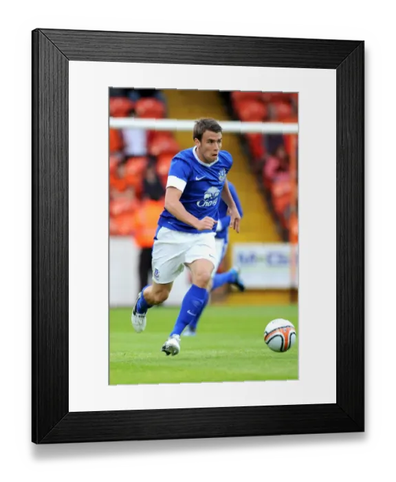 Framed Print : Seamus Coleman in Action: Everton's Pre-Season Victory over Dundee United at Tannadice Park