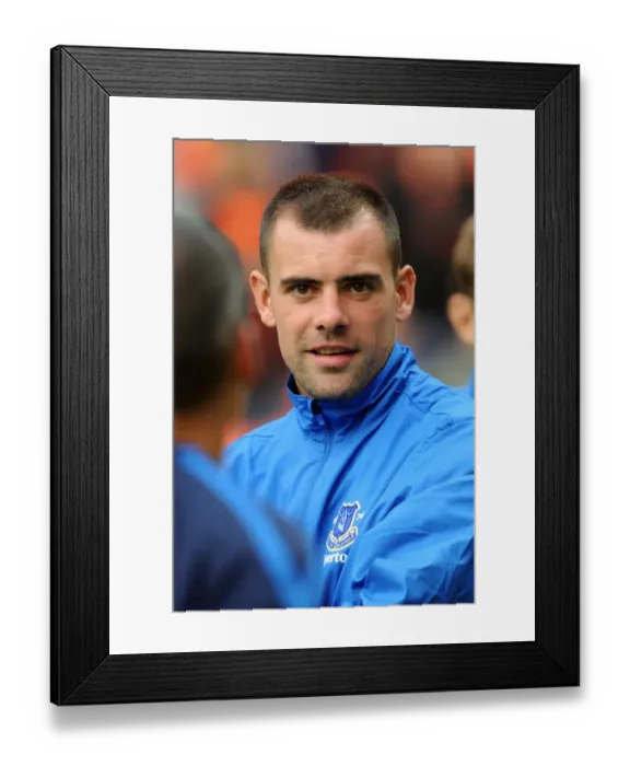 Framed Print : Darron Gibson and Everton Take on Dundee United at Tannadice Park in Pre-Season Friendly Framed Print : Darron Gibson and Everton Take on Dundee United at Tannadice Park in Pre-Season Friendly