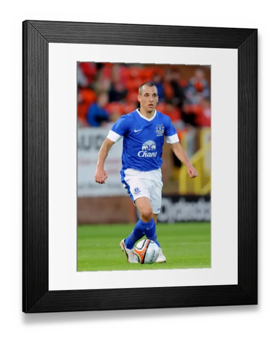 Framed Print : Leon Osman and Everton Kick Off Pre-Season at Tannadice Park Against Dundee United