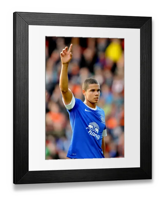 Framed Print : Jack Rodwell in Action: Everton's Pre-Season Battle at Tannadice Park Against Dundee United