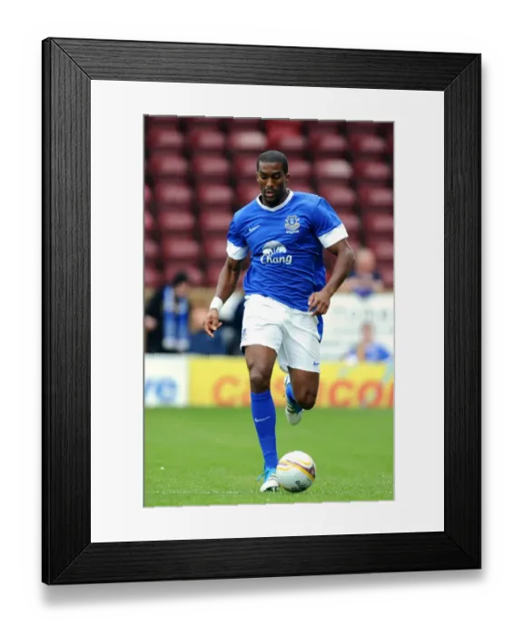Framed Print : Sylvain Distin Leads Everton in Pre-Season Friendly at Fir Park Stadium Framed Print : Sylvain Distin Leads Everton in Pre-Season Friendly at Fir Park Stadium
