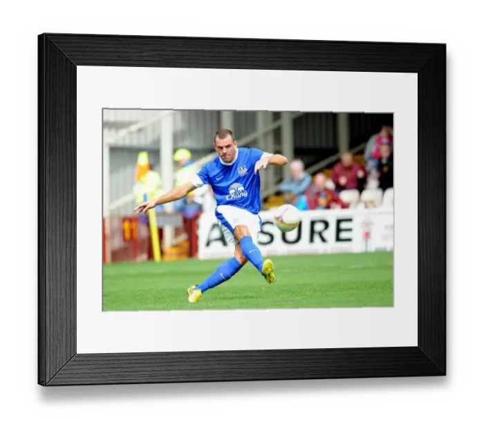 Framed Print : Darron Gibson in Action: Motherwell vs. Everton Pre-Season Friendly at Fir Park Stadium Framed Print : Darron Gibson in Action: Motherwell vs. Everton Pre-Season Friendly at Fir Park Stadium