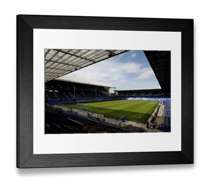 Framed Print : Everton vs Manchester United: Clash at Goodison Park Framed Print : Everton vs Manchester United: Clash at Goodison Park