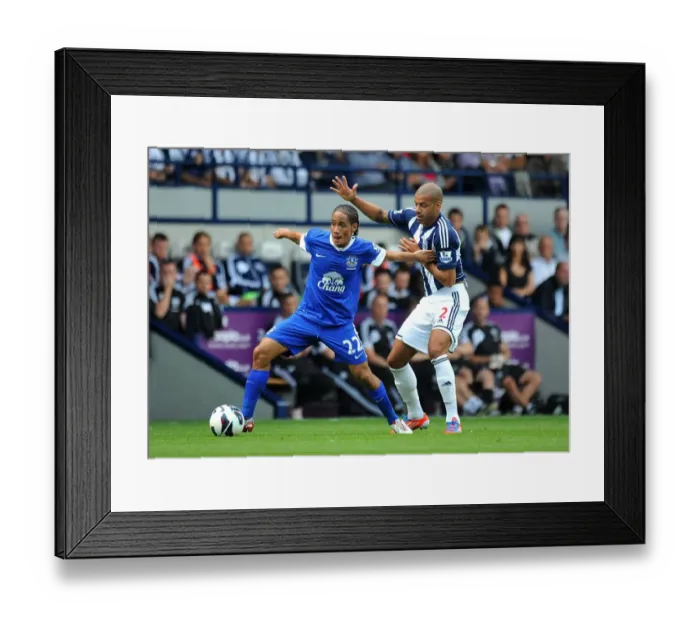 Framed Print : Battle for Ball Supremacy: Pienaar vs. Reid - Everton vs. West Bromwich Albion (01-09-2012) Framed Print : Battle for Ball Supremacy: Pienaar vs. Reid - Everton vs. West Bromwich Albion (01-09-2012)