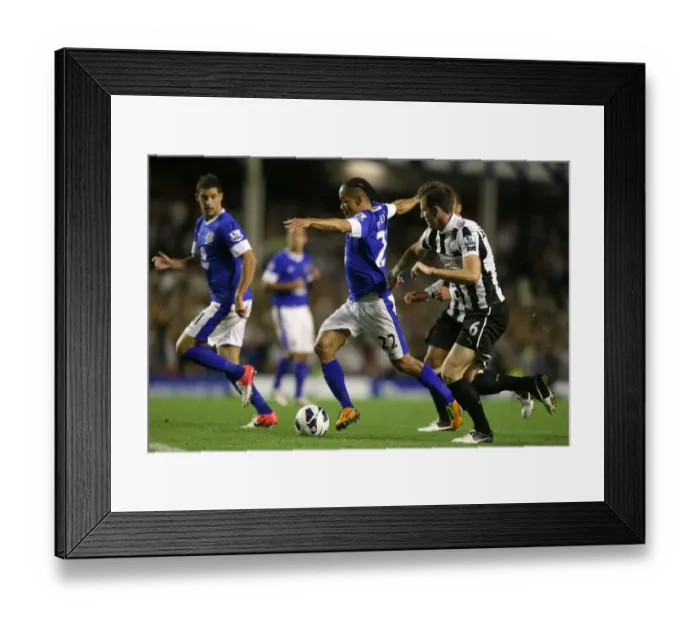Framed Print : Steven Pienaar Charges Forward: Everton vs Newcastle United, Barclays Premier League, Goodison Park (September 17, 2012) Framed Print : Steven Pienaar Charges Forward: Everton vs Newcastle United, Barclays Premier League, Goodison Park (September 17, 2012)