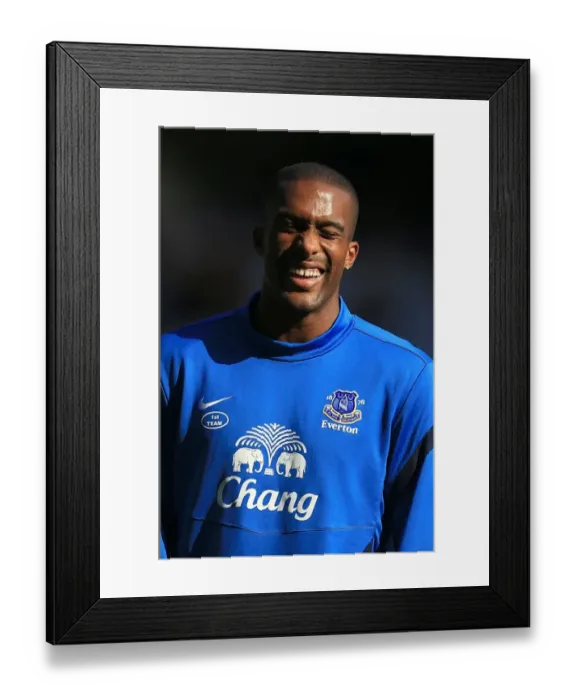 Framed Print : Sylvain Distin's Triumphant Celebration: Everton's 3-1 Victory Over Southampton (BPL 2012-13) at Goodison Park