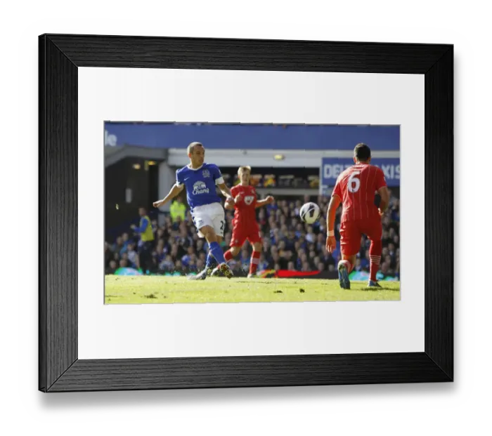 Framed Print : Leon Osman's Third Goal: Everton's Triumph Over Southampton (3-1) in Barclays Premier League at Goodison Park (29-09-2012)