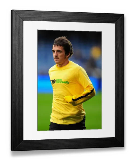 Framed Print : Loftus Road Showdown: Leighton Baines Stands Firm for Everton in 1-1 Battle Against Queens Park Rangers (Premier League, 2012) Framed Print : Loftus Road Showdown: Leighton Baines Stands Firm for Everton in 1-1 Battle Against Queens Park Rangers (Premier League, 2012)