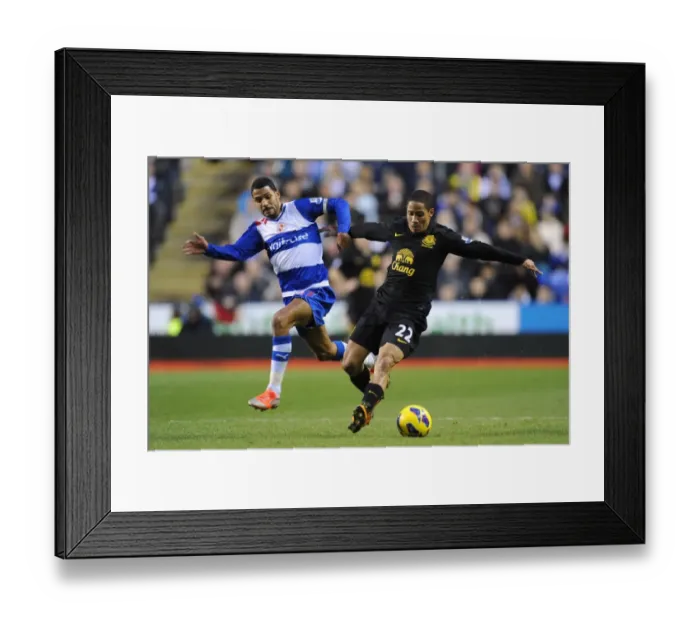 Framed Print : Battle for the Ball: McAnuff vs. Pienaar - Reading vs. Everton, Premier League (17-11-2012) Framed Print : Battle for the Ball: McAnuff vs. Pienaar - Reading vs. Everton, Premier League (17-11-2012)