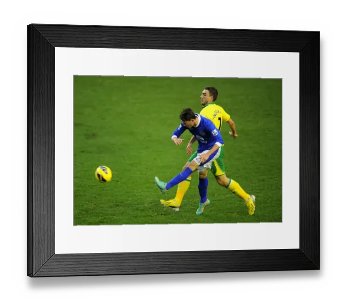 Framed Print : Oviedo vs. Snodgrass: A Tight Battle at Goodison Park - Everton vs. Norwich City (1-1)