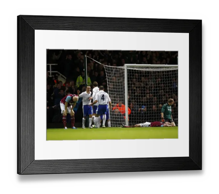 Framed Print : Everton's Double Delight: A Triumphant Moment at Upton Park (22-12-2012)