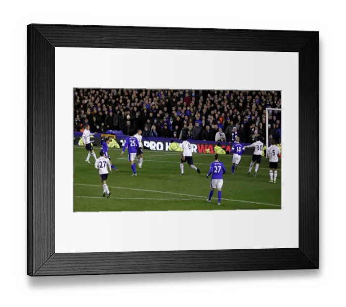 Framed Print : Steven Pienaar Scores the Game-Changing Goal: Everton 2-1 Tottenham Hotspur (Barclays Premier League, Goodison Park, 09-12-2012) Framed Print : Steven Pienaar Scores the Game-Changing Goal: Everton 2-1 Tottenham Hotspur (Barclays Premier League, Goodison Park, 09-12-2012)