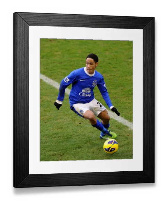 Framed Print : Steven Pienaar at Goodison Park: A 0-0 Stalemate Against Swansea City (January 12, 2013) Framed Print : Steven Pienaar at Goodison Park: A 0-0 Stalemate Against Swansea City (January 12, 2013)