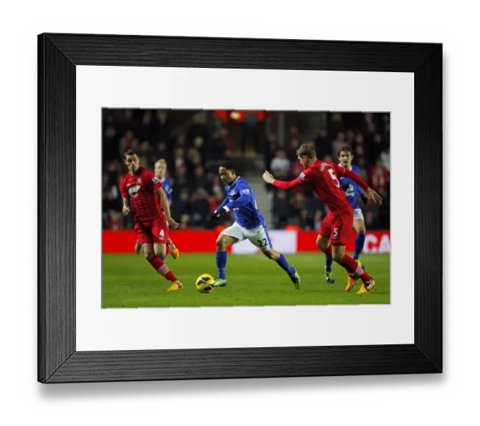 Framed Print : Battle for Possession: Pienaar's Tussle with Hooiveld and Schneiderlin - Everton vs Southampton (0-0, January 2013) Framed Print : Battle for Possession: Pienaar's Tussle with Hooiveld and Schneiderlin - Everton vs Southampton (0-0, January 2013)