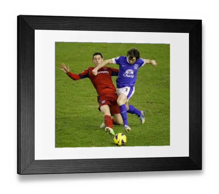 Framed Print : Intense Rivalry: Baines vs Dorrans - Everton vs West Bromwich Albion, Premier League, Goodison Park (30-01-2013) Framed Print : Intense Rivalry: Baines vs Dorrans - Everton vs West Bromwich Albion, Premier League, Goodison Park (30-01-2013)