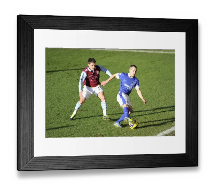 Framed Print : Battle for the Ball: Osman vs. Westwood - Everton vs. Aston Villa, 2-2 Draw (Barclays Premier League, 02-02-2013) Framed Print : Battle for the Ball: Osman vs. Westwood - Everton vs. Aston Villa, 2-2 Draw (Barclays Premier League, 02-02-2013)