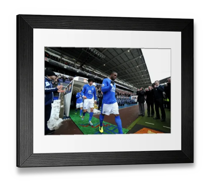 Framed Print : Everton's Anichebe and Fellaini Ready for FA Cup Battle against Bolton Wanderers Framed Print : Everton's Anichebe and Fellaini Ready for FA Cup Battle against Bolton Wanderers