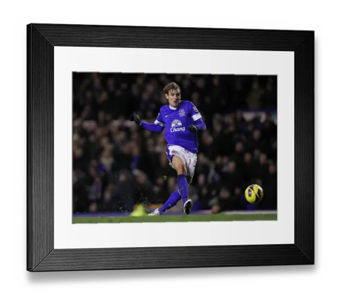 Framed Print : Jelavic Scores Dramatic Equalizer: Everton 1-1 Arsenal (November 28, 2012) Framed Print : Jelavic Scores Dramatic Equalizer: Everton 1-1 Arsenal (November 28, 2012)