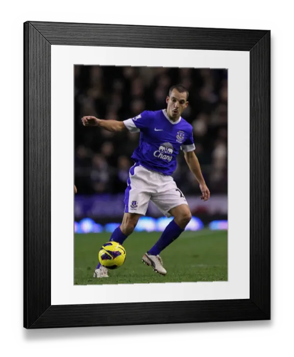 Framed Print : Leon Osman Shines in Everton's Draw Against Arsenal at Goodison Park (28-11-2012) Framed Print : Leon Osman Shines in Everton's Draw Against Arsenal at Goodison Park (28-11-2012)