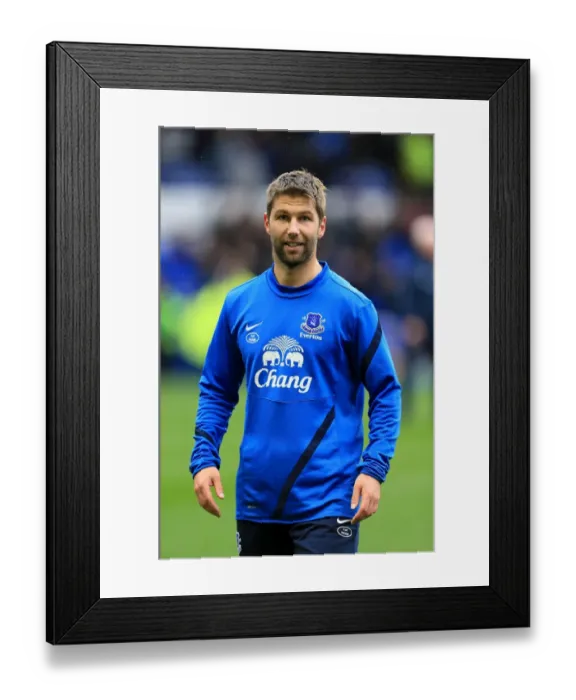 Framed Print : Thrilling 2-2 Draw: Everton vs Liverpool - Hitzlsperger's Performance at Goodison Park (28-10-2012)
