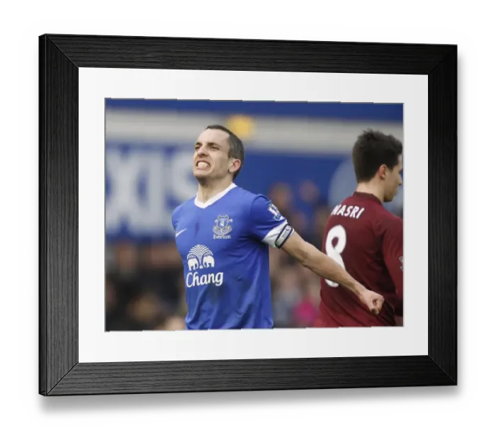 Framed Print : Leon Osman's Glorious Victory: Everton 2-0 Manchester City (BPL, Goodison Park, 16-03-2013) Framed Print : Leon Osman's Glorious Victory: Everton 2-0 Manchester City (BPL, Goodison Park, 16-03-2013)