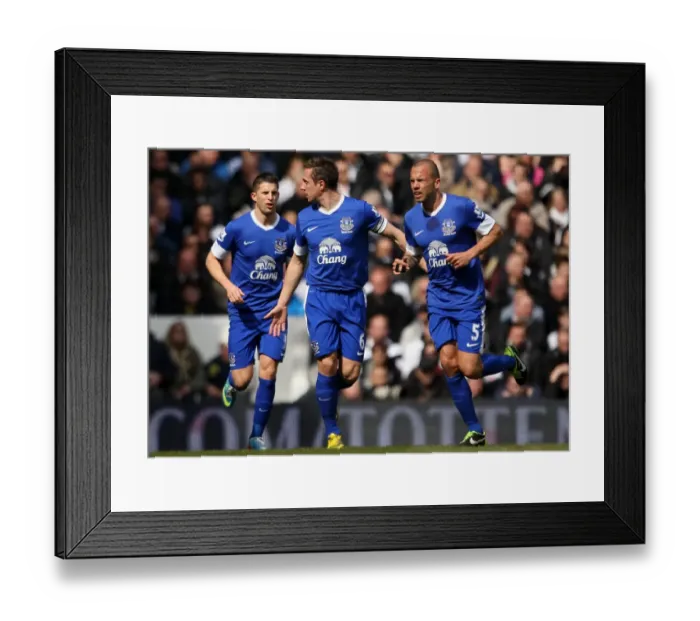 Framed Print : Barclays Premier League - Tottenham Hotspur v Everton - White Hart Lane Framed Print : Barclays Premier League - Tottenham Hotspur v Everton - White Hart Lane