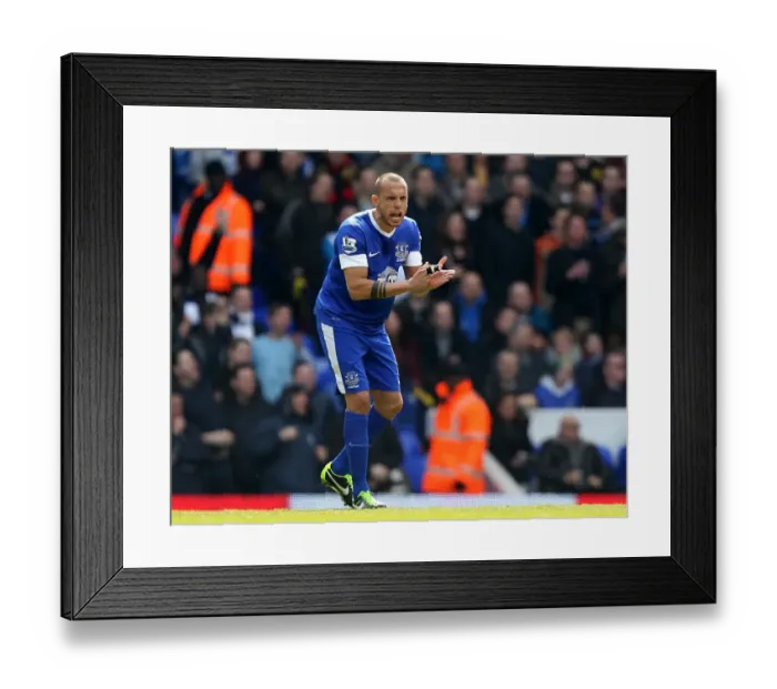 Framed Print : Heitinga's Rallying Cry: Everton Overcomes Early Deficit vs. Tottenham Hotspur (BPL, 07-04-2013)