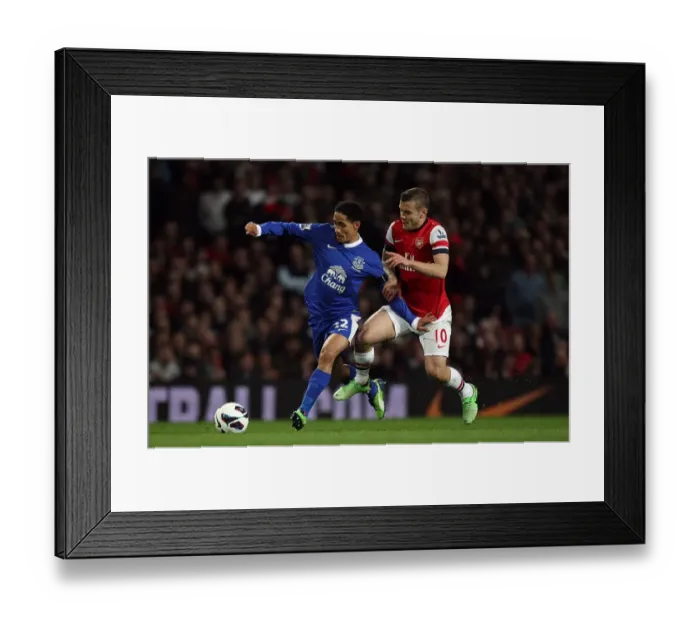 Framed Print : Battle for the Ball: Pienaar vs. Wilshere - Arsenal vs. Everton, Premier League Rivalry, Emirates Stadium (16-04-2013) Framed Print : Battle for the Ball: Pienaar vs. Wilshere - Arsenal vs. Everton, Premier League Rivalry, Emirates Stadium (16-04-2013)
