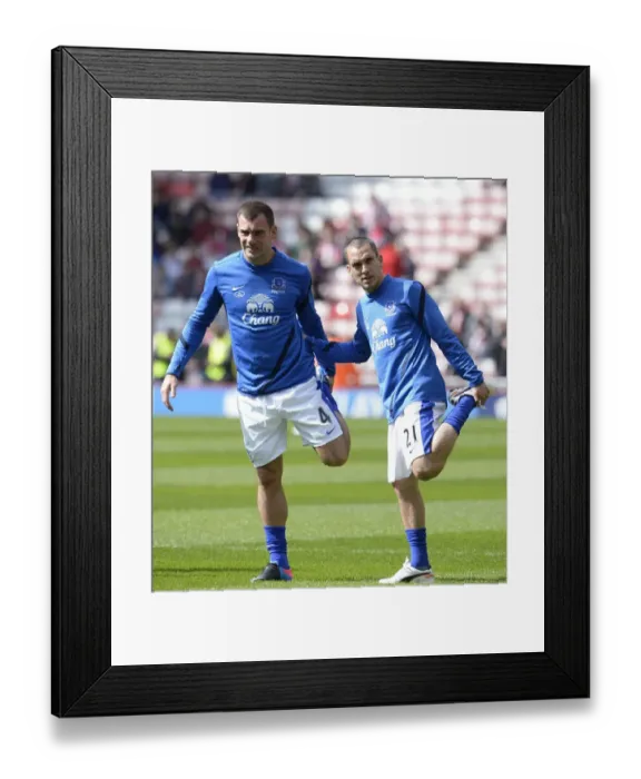 Framed Print : Everton FC: Osman and Gibson Gear Up for Sunderland Showdown (April 2013)