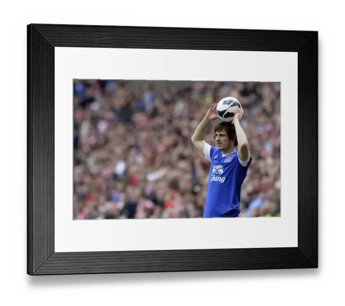 Framed Print : Leighton Baines Rallies Everton: Sunderland 1-0 Everton (Stadium of Light, 20-04-2013) Framed Print : Leighton Baines Rallies Everton: Sunderland 1-0 Everton (Stadium of Light, 20-04-2013)