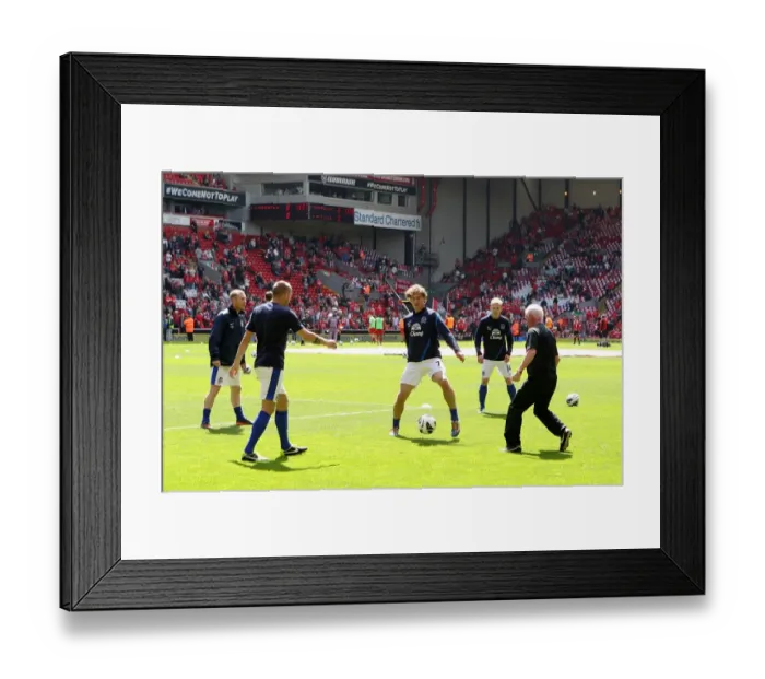 Framed Print : Everton Players Gear Up for Liverpool Showdown: Anfield Warm-Up (05-05-2013) Framed Print : Everton Players Gear Up for Liverpool Showdown: Anfield Warm-Up (05-05-2013)