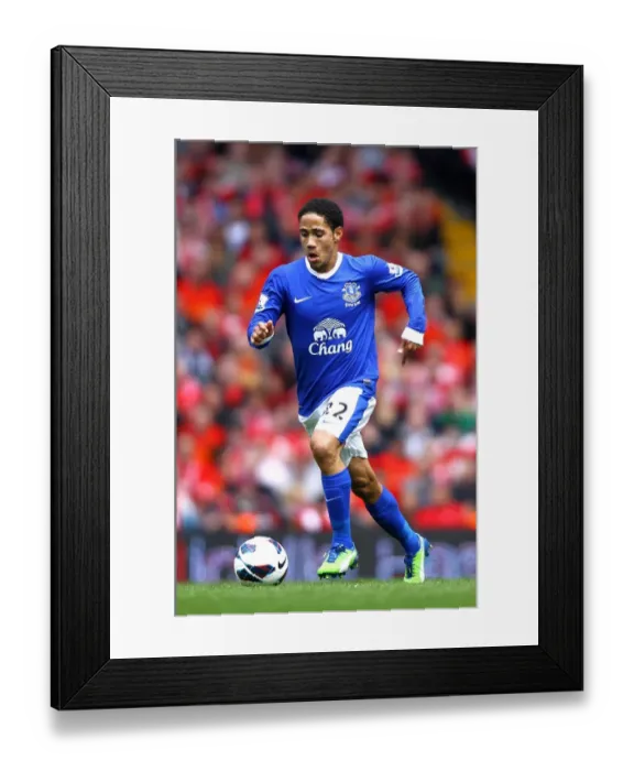 Framed Print : Everton's Steven Pienaar Faces Off in intense Liverpool Rivalry (05-05-2013) Framed Print : Everton's Steven Pienaar Faces Off in intense Liverpool Rivalry (05-05-2013)