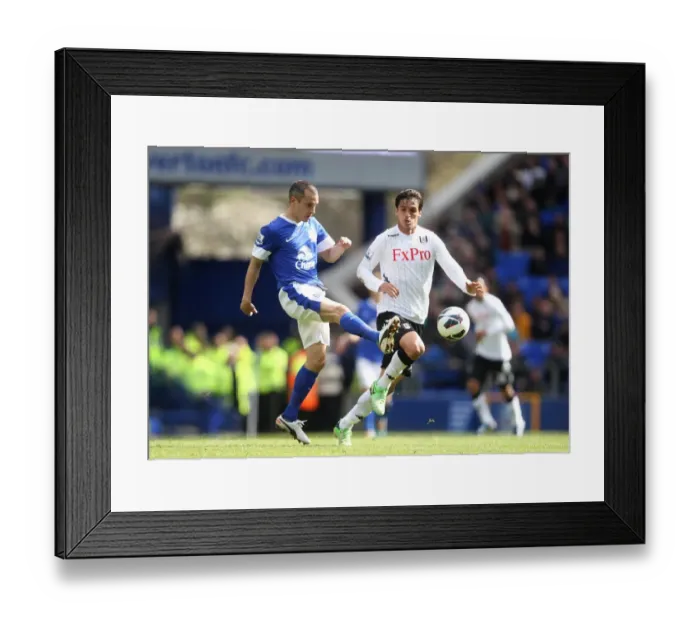 Framed Print : Battle for the Ball: Osman vs. Ruiz - Everton's Supremacy over Fulham (1-0) Framed Print : Battle for the Ball: Osman vs. Ruiz - Everton's Supremacy over Fulham (1-0)