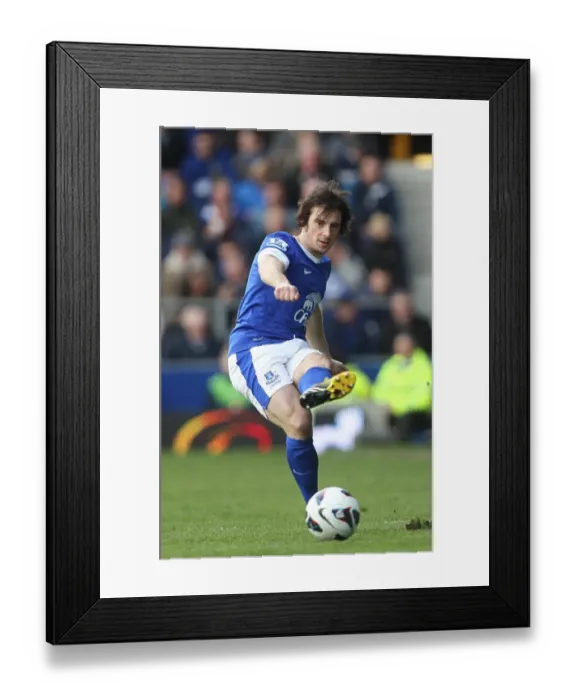 Framed Print : Leighton Baines Leading Performance: Everton's 1-0 Victory over Fulham (Barclays Premier League, 27-04-2013)