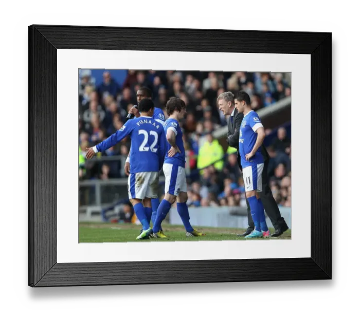 Framed Print : David Moyes Coaches Leighton Baines at Goodison Park: Everton's Victory Over Fulham (1-0), Barclays Premier League
