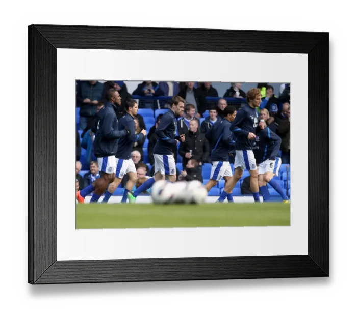 Framed Print : Everton Players Gear Up for Battle: Everton vs Fulham, Barclays Premier League, Goodison Park (27-04-2013) Framed Print : Everton Players Gear Up for Battle: Everton vs Fulham, Barclays Premier League, Goodison Park (27-04-2013)