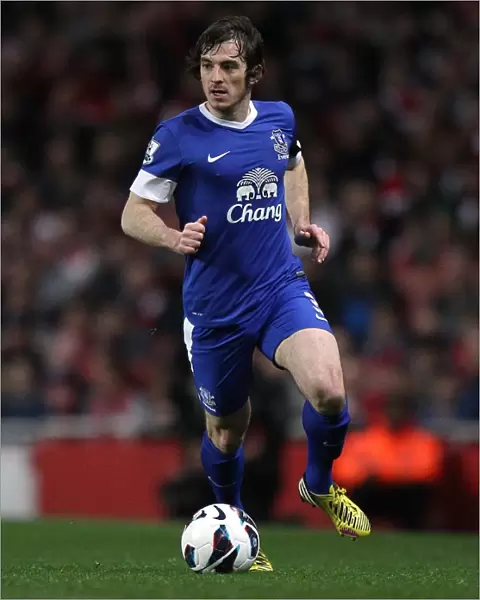 Defensive Battle at Emirates: Everton's Leighton Baines Holds Firm Against Arsenal (16-04-2013)