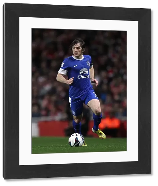 Defensive Battle at Emirates: Everton's Leighton Baines Holds Firm Against Arsenal (16-04-2013)