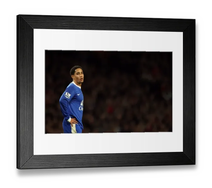 Framed Print : Steven Pienaar Faces Off Against Arsenal in Scoreless Everton-Arsenal Barclays Premier League Clash at Emirates Stadium (16-04-2013) Framed Print : Steven Pienaar Faces Off Against Arsenal in Scoreless Everton-Arsenal Barclays Premier League Clash at Emirates Stadium (16-04-2013)