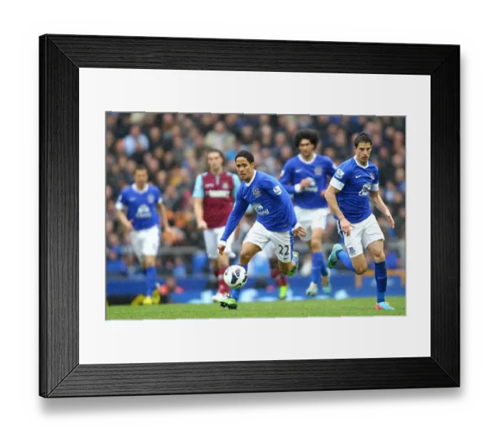 Framed Print : Steven Pienaar in Action: Everton's Victory over West Ham United (12-05-2013) Framed Print : Steven Pienaar in Action: Everton's Victory over West Ham United (12-05-2013)