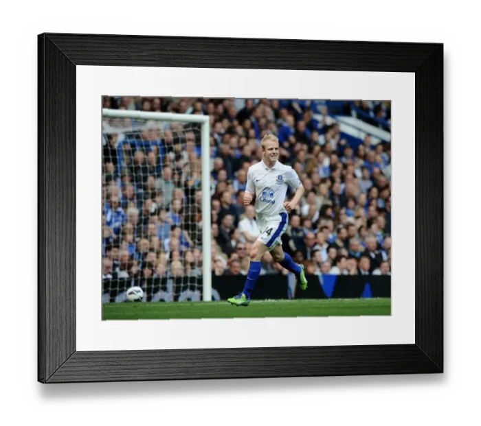 Framed Print : Naismith Stunner: Everton's First Goal at Stamford Bridge vs. Chelsea (19-05-2013)