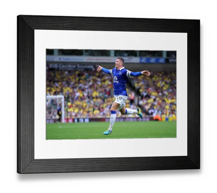 Framed Print : Dramatic Equalizer: Ross Barkley's Thrilling Goal for Everton at Carrow Road (17-08-2013)