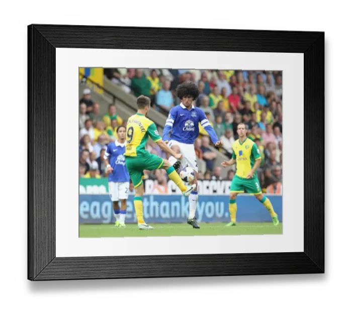 Framed Print : Intense Tackle: Fellaini vs van Wolfswinkel - Everton vs Norwich City (BPL 2013)