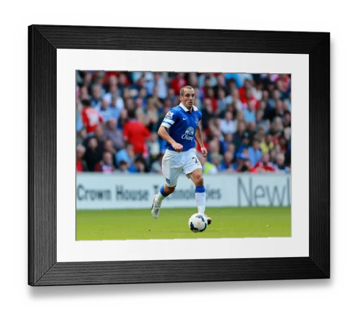 Framed Print : 0-0 Battle at Cardiff City Stadium: Osman's Leading Role in Scoreless Everton Performance (Barclays Premier League) Framed Print : 0-0 Battle at Cardiff City Stadium: Osman's Leading Role in Scoreless Everton Performance (Barclays Premier League)